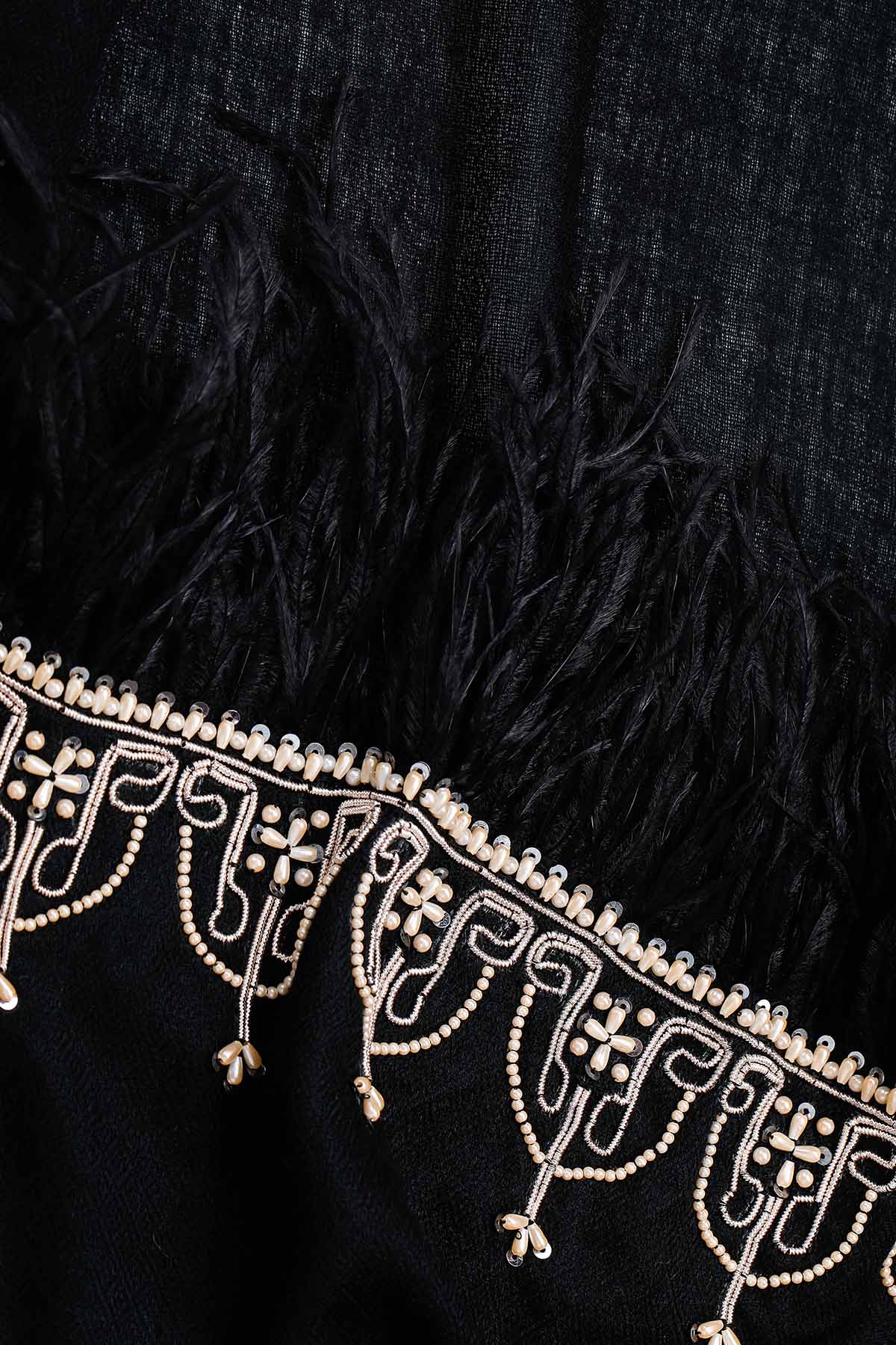 Cashmere Embroidery - Feather Crest | Black